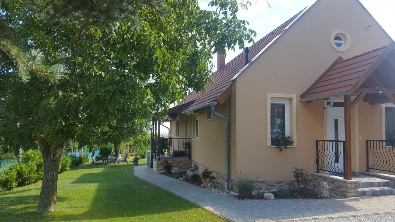 Gyoengyvirag Apartman Keszthely Exterior foto