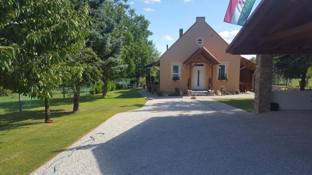 Gyoengyvirag Apartman Keszthely Exterior foto